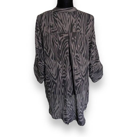 Torrid Womens Shirt Sz 00 M L‎ 10 Deep Black Gray Zebra Print Blouse Chiffon NEW - Picture 7 of 11